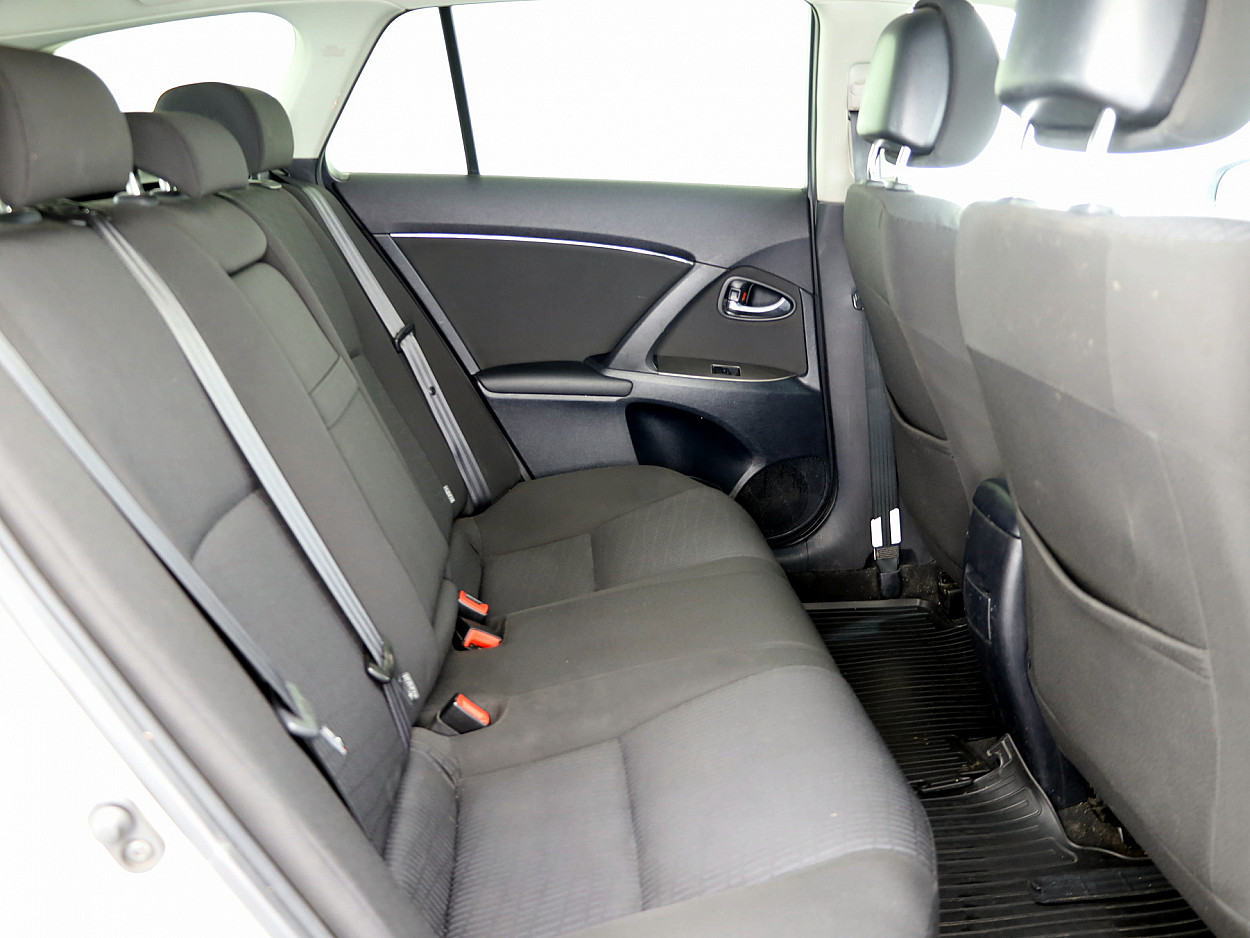 Toyota Avensis Linea Sol ATM 1.8 108kW