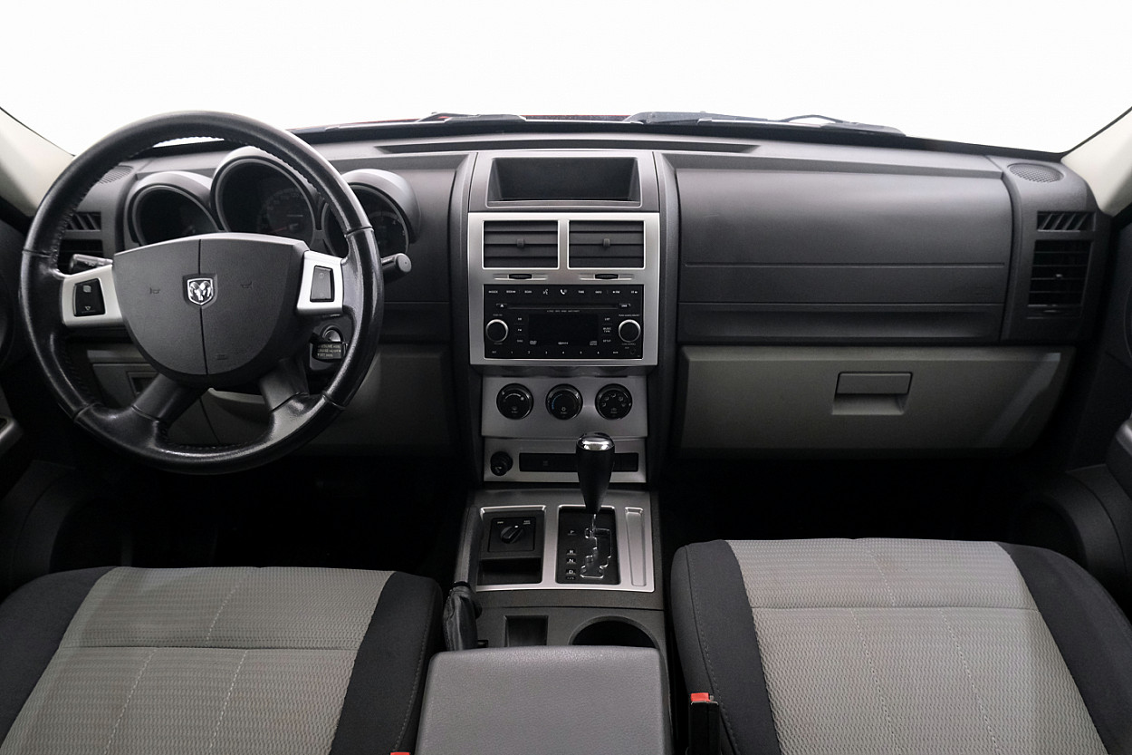 Dodge Nitro Comfort ATM 2.8 CDI 130 kW - Photo 5