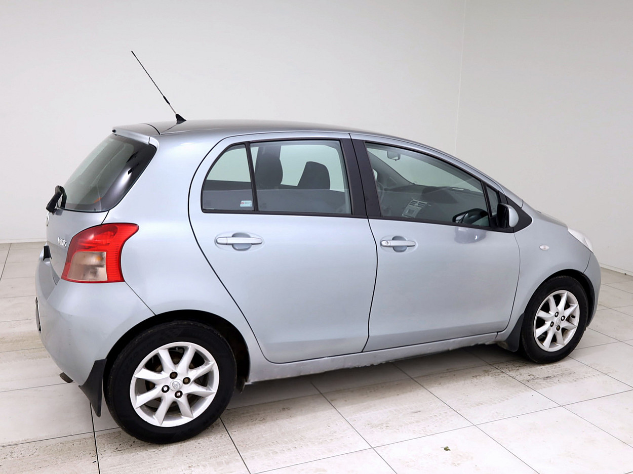 Toyota Yaris Linea Sol A-C 1.3 64 kW - Photo 3