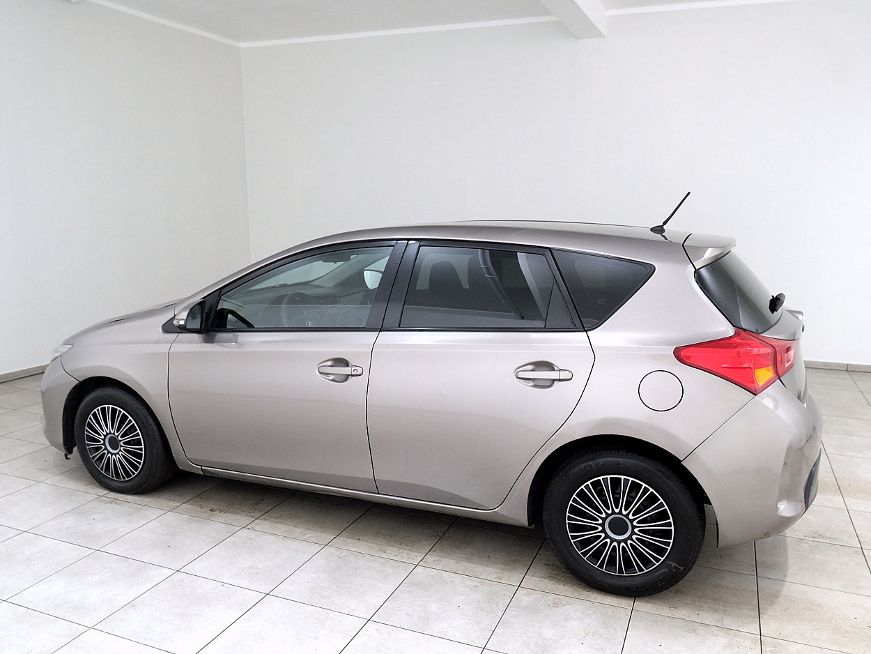 Toyota Auris Linea Sol 1.4 D-4D 66 kW - Photo 4