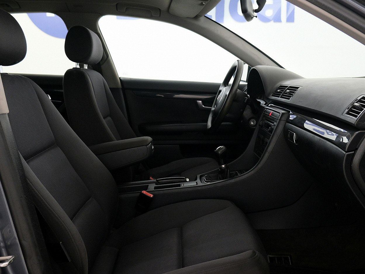 Audi A4 Comfortline 1.6 75 kW - Photo 6