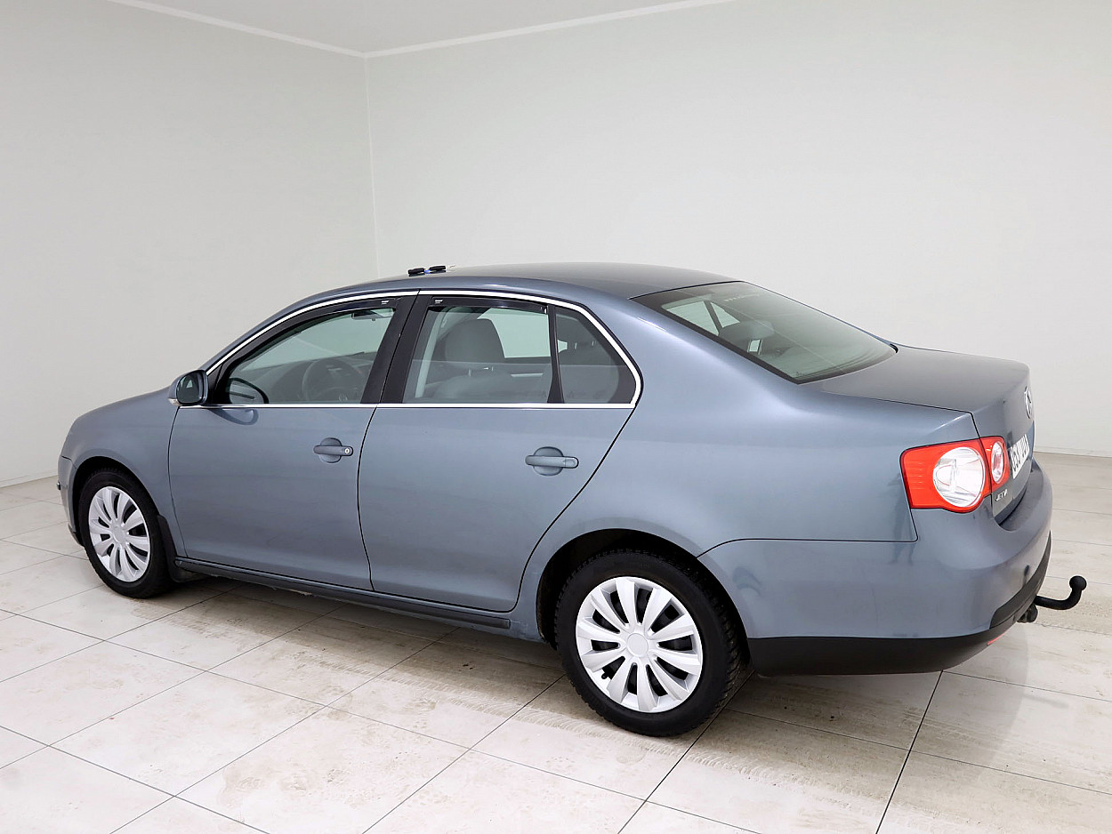 Volkswagen Jetta Comfortline 2.0 TDI 103 kW - Photo 4