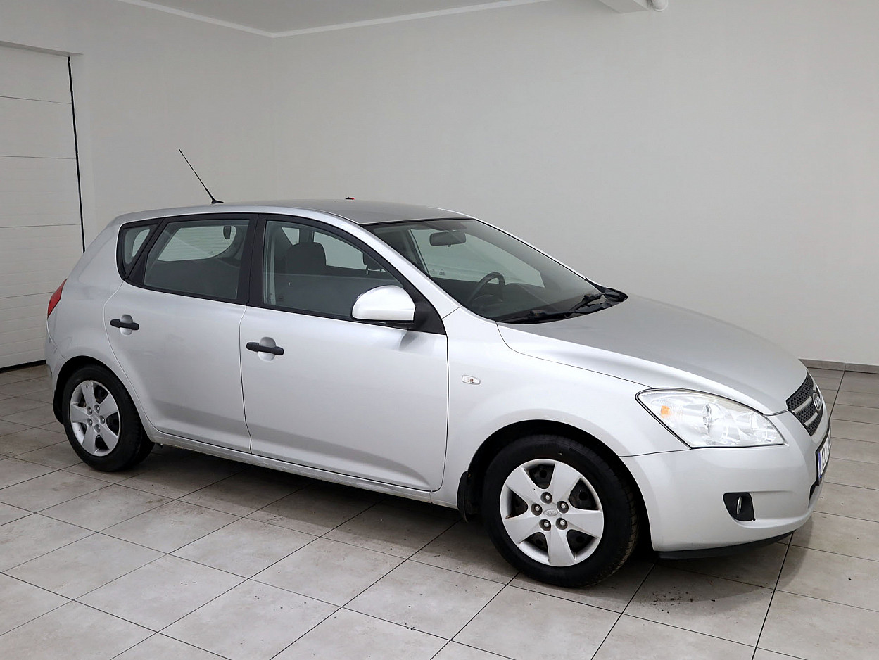 Kia Ceed Elegance 1.4 80 kW - Photo 1