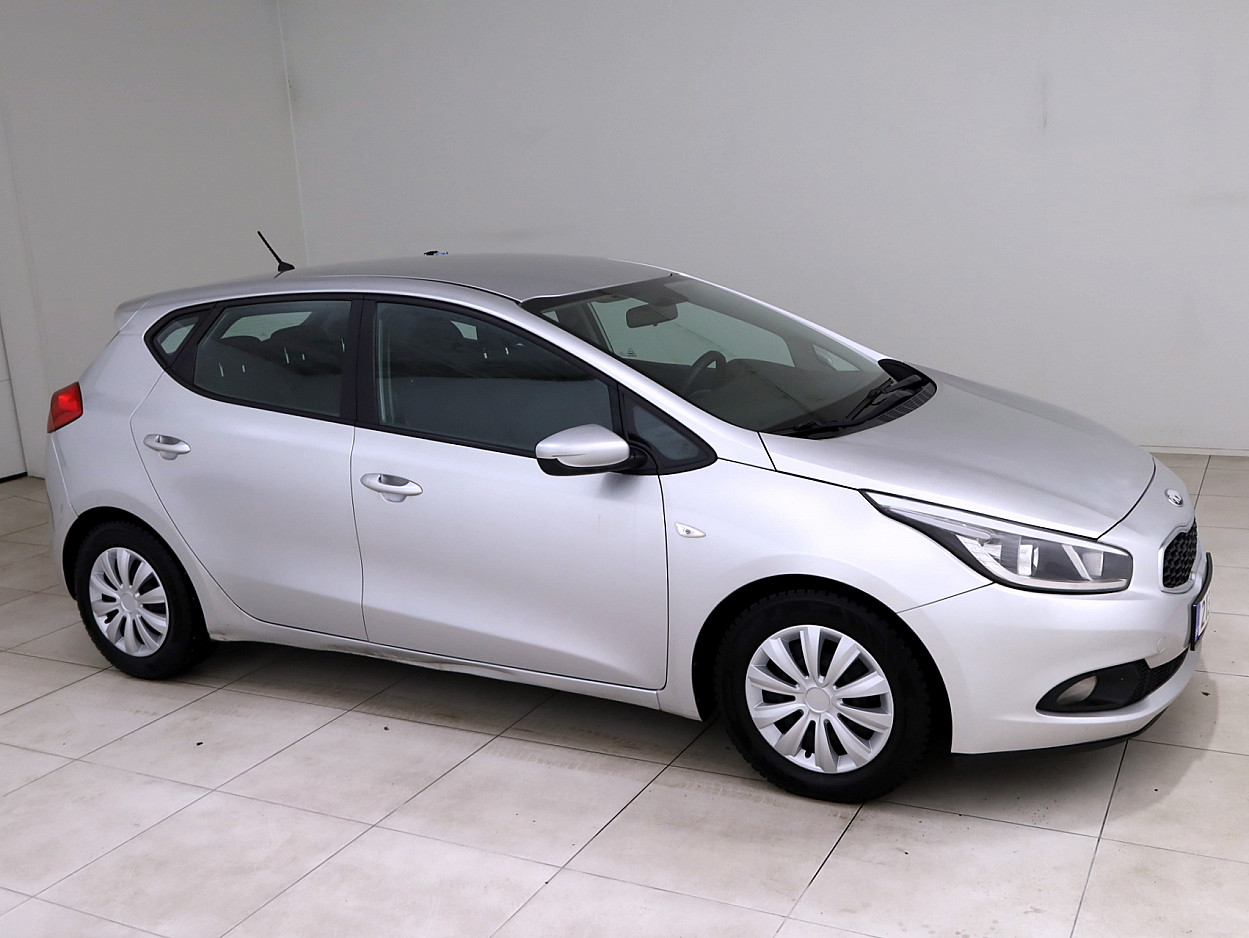 Kia Ceed Elegance 1.4 CRDi 66 kW - Photo 1