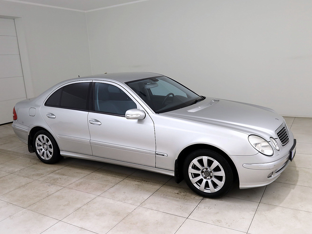 Mercedes-Benz E 200 Avantgarde ATM 1.8 120 kW - Photo 1