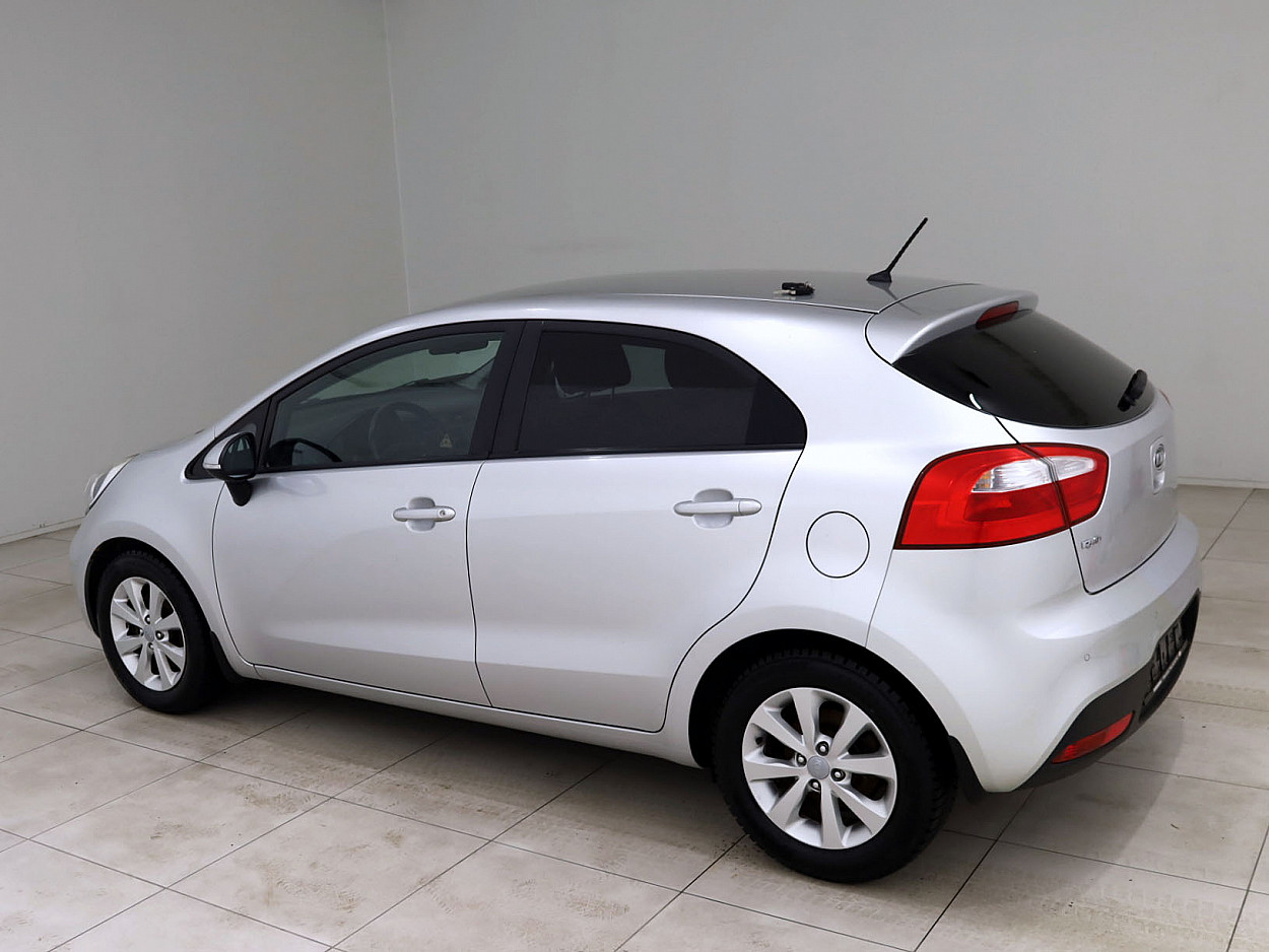 Kia Rio Comfort 1.4 80 kW - Photo 4