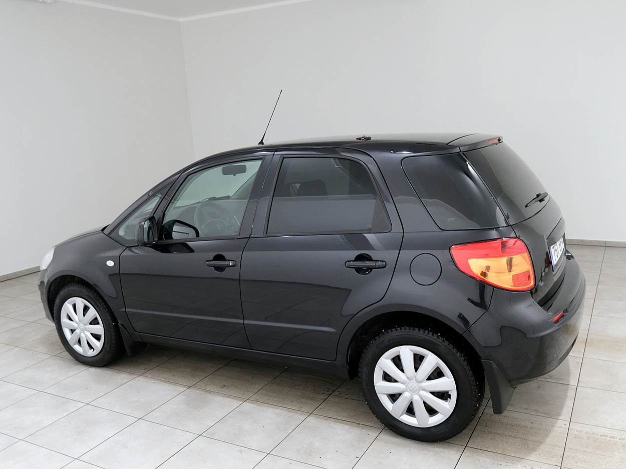 Suzuki SX4 Facelift 1.5 82 kW - Photo 4