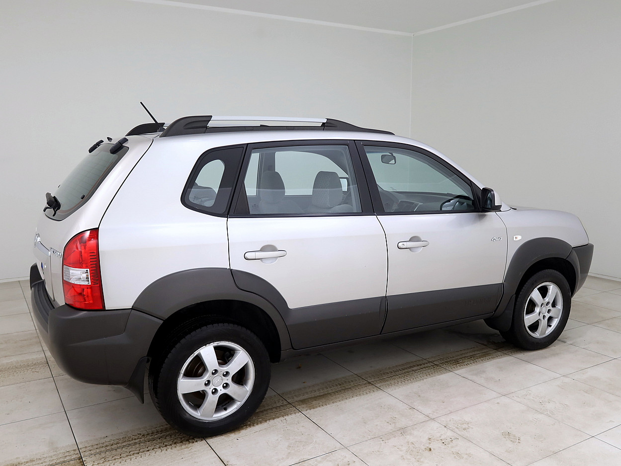 Hyundai Tucson Comfort 4x4 2.0 104 kW - Photo 3