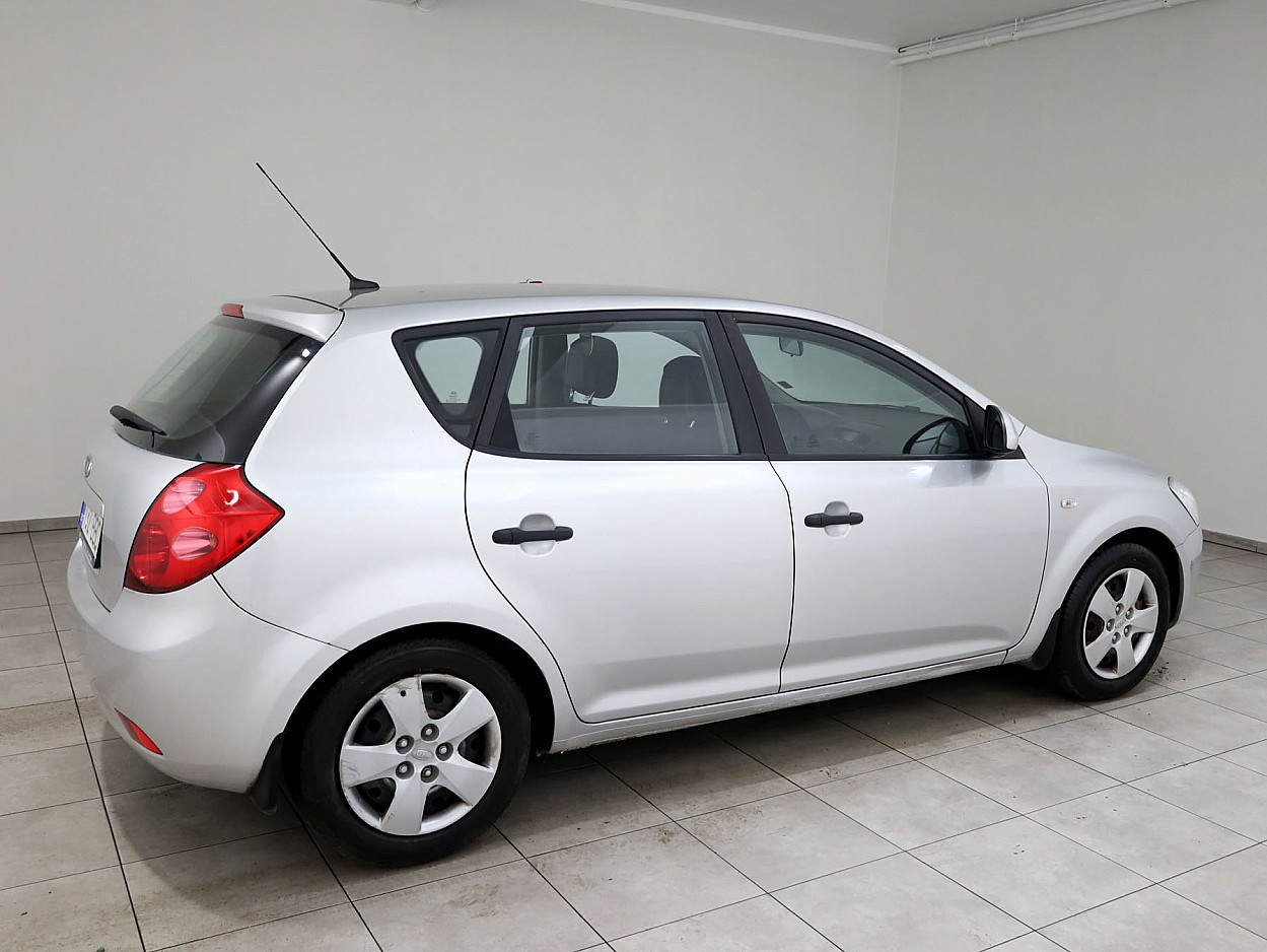 Kia Ceed Elegance 1.4 80 kW - Photo 3