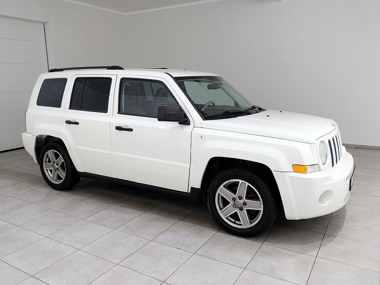 Jeep Patriot Luxury 4x4 ATM 2.4 125 kW - Photo 1