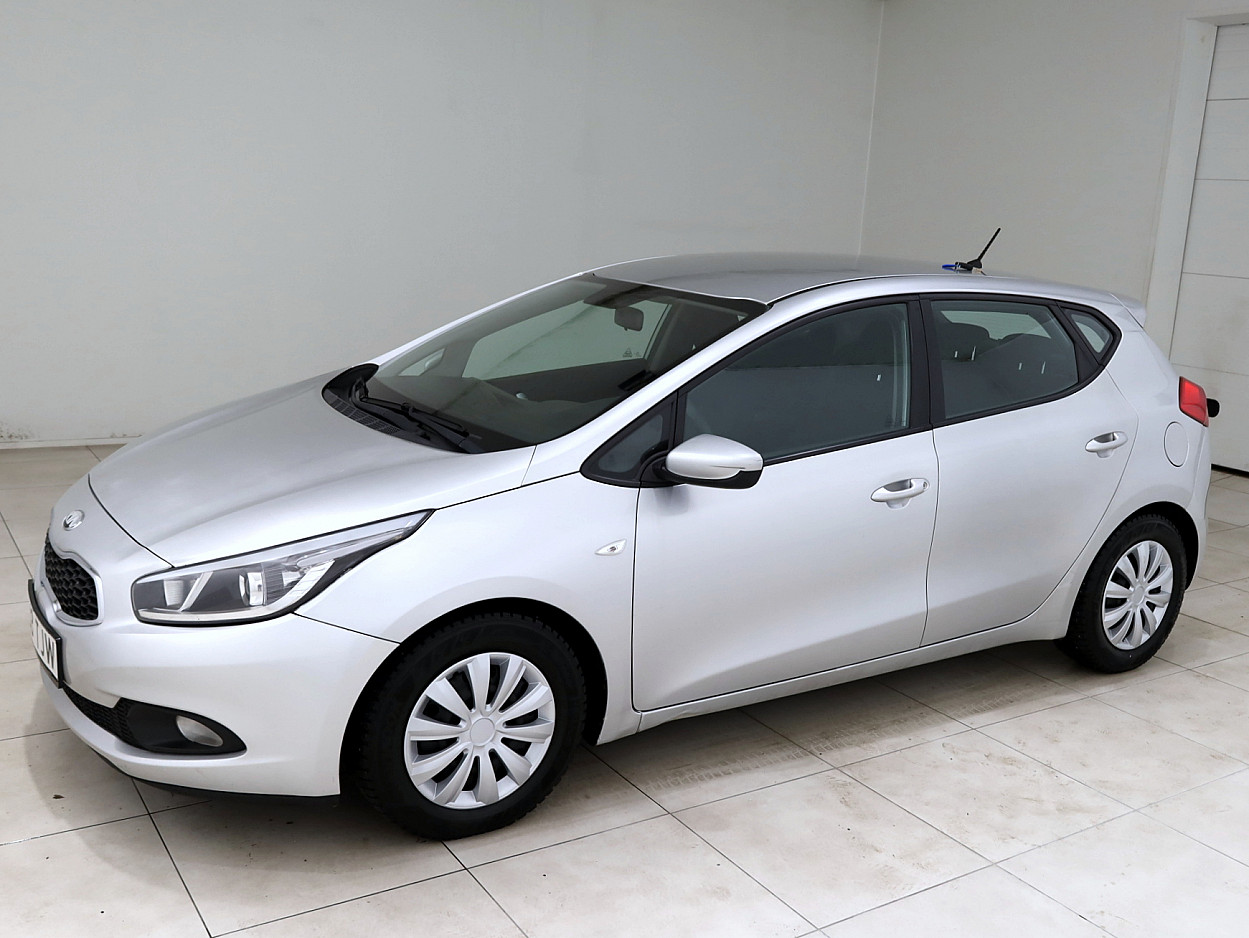 Kia Ceed Elegance 1.4 CRDi 66 kW - Photo 2