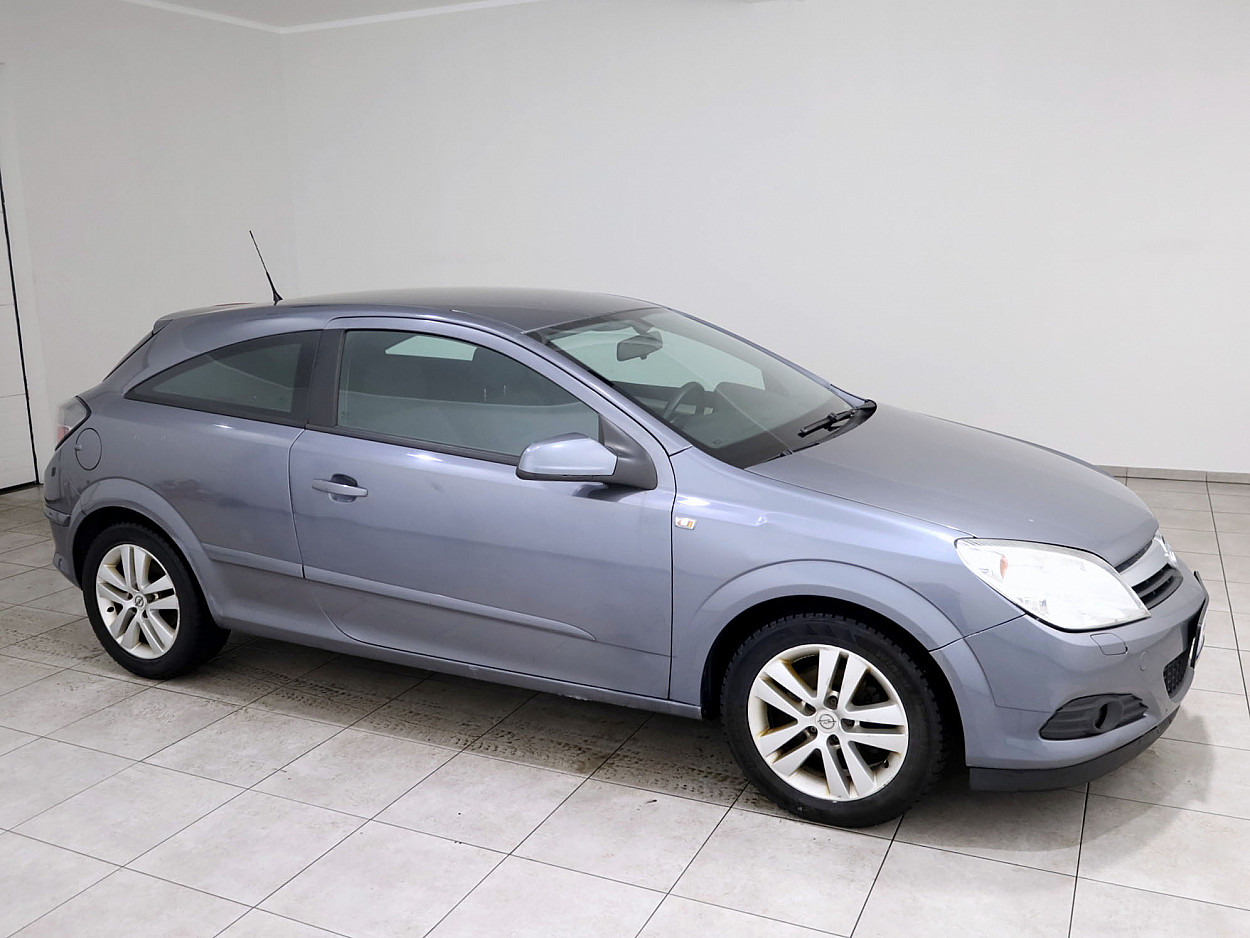 Opel Astra GTC 1.2 CDTi 66 kW - Photo 1