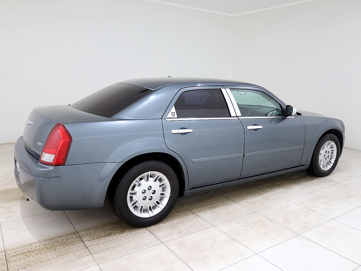 Chrysler 300 C Limited ATM 2.7 142 kW - Photo 3