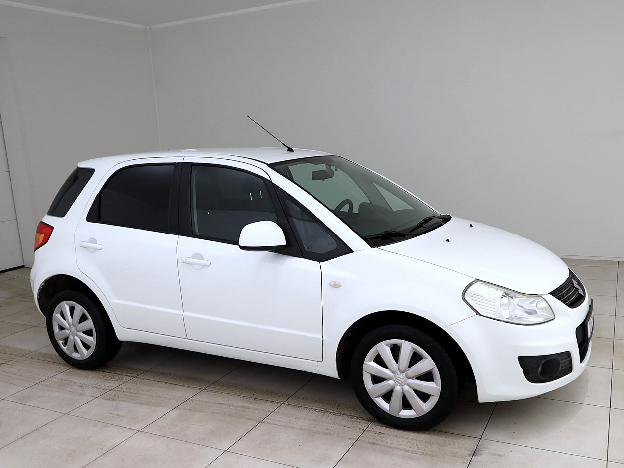 Suzuki SX4 Comfort 1.5 82 kW - Photo 1