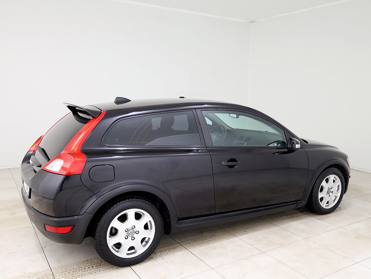 Volvo C30 Momentum 2.0 D4 100 kW - Photo 3