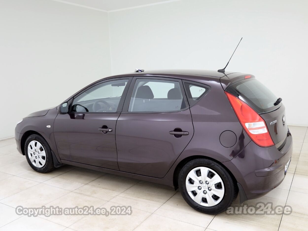 Hyundai i30 Elegance ATM 1.6 90 kW - Photo 4