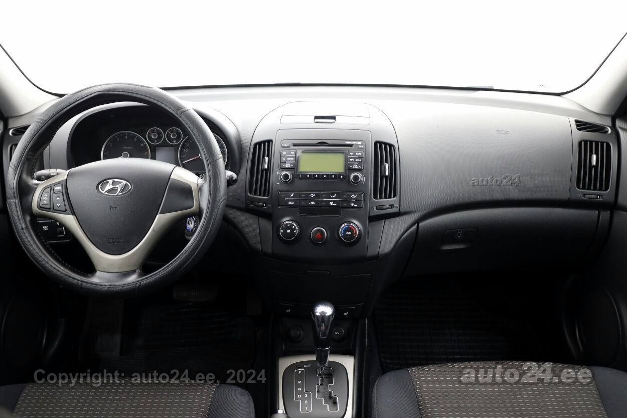 Hyundai i30 Elegance ATM 1.6 90 kW - Photo 5