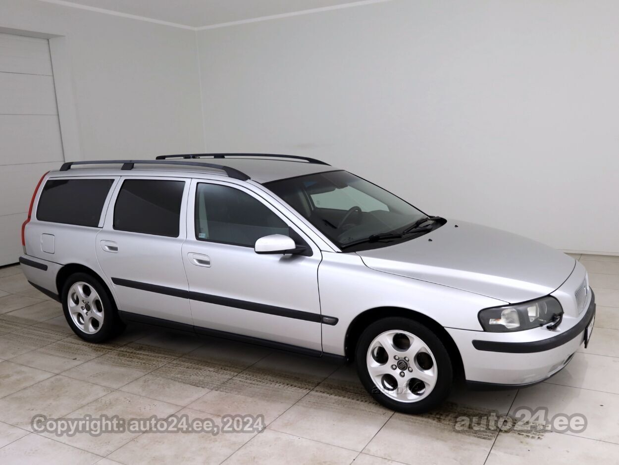 Volvo V70 Summum ATM 2.4 D5 120 kW - Photo 1