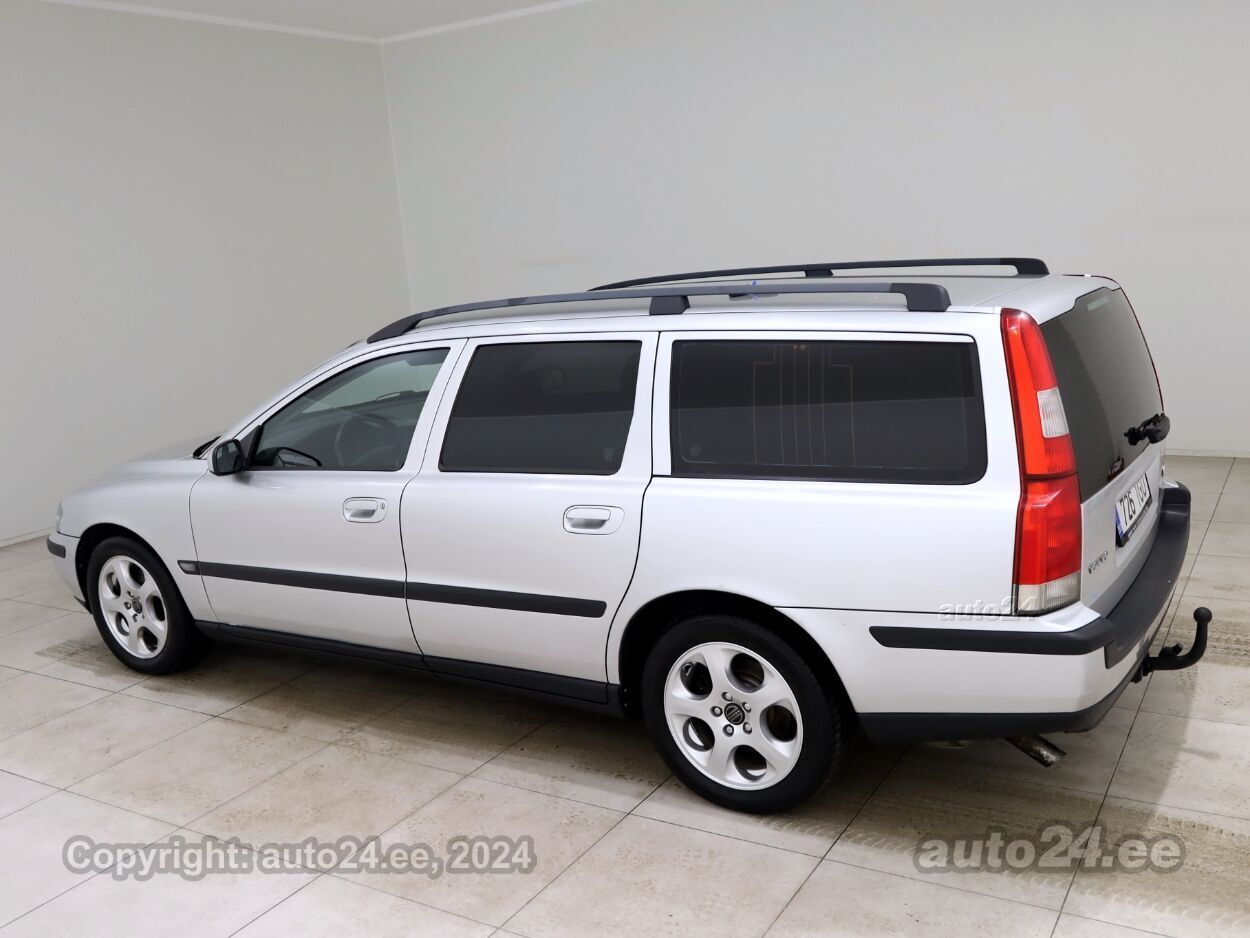 Volvo V70 Summum ATM 2.4 D5 120 kW - Photo 4