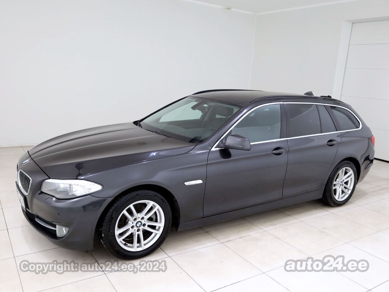 BMW 520 Touring Executive ATM 2.0 D 135 kW - Photo 2