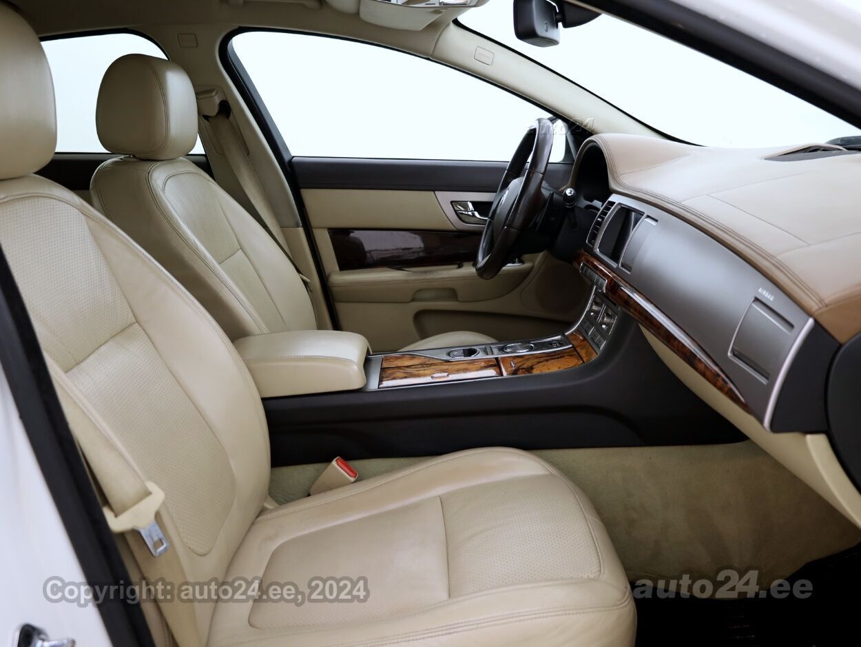 Jaguar XF Luxury ATM 2.7 JTD 152 kW - Photo 6