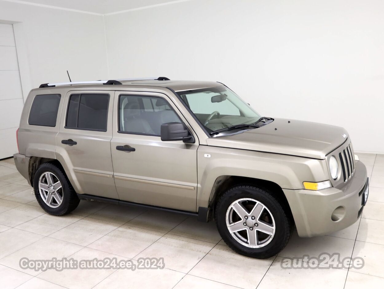 Jeep Patriot Luxury 4x4 2.0 CRD 103 kW - Photo 1