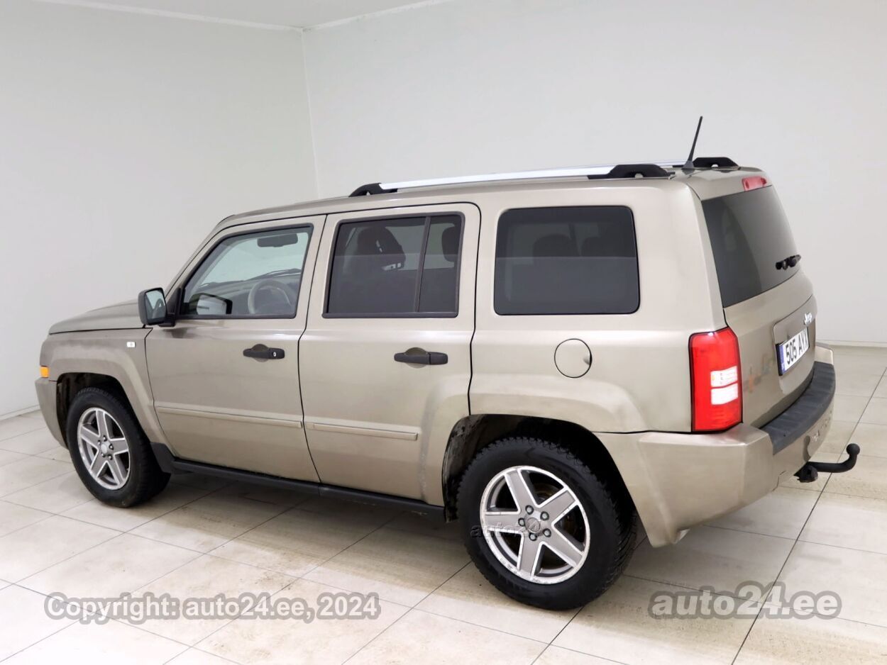 Jeep Patriot Luxury 4x4 2.0 CRD 103 kW - Photo 4