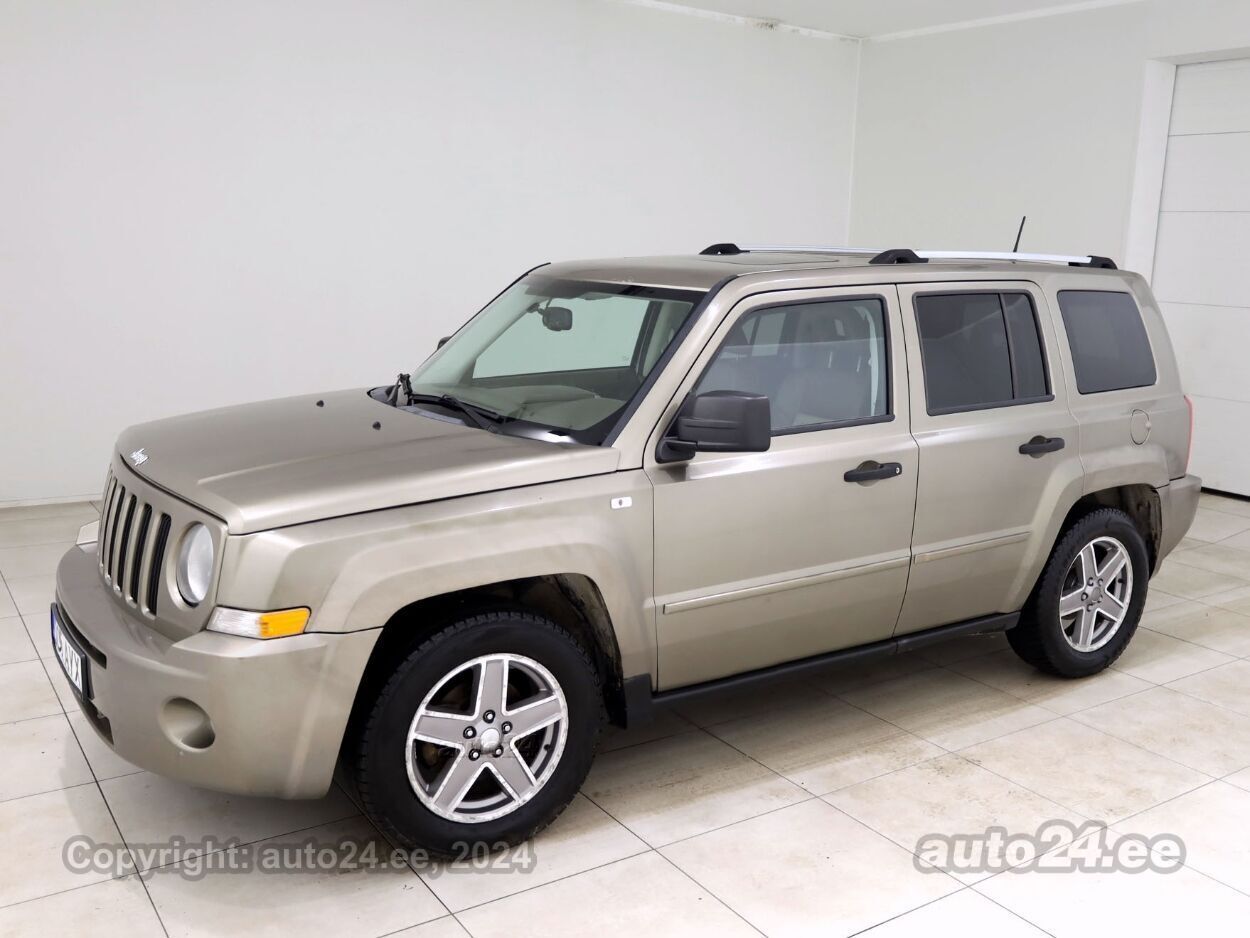 Jeep Patriot Luxury 4x4 2.0 CRD 103 kW - Photo 2