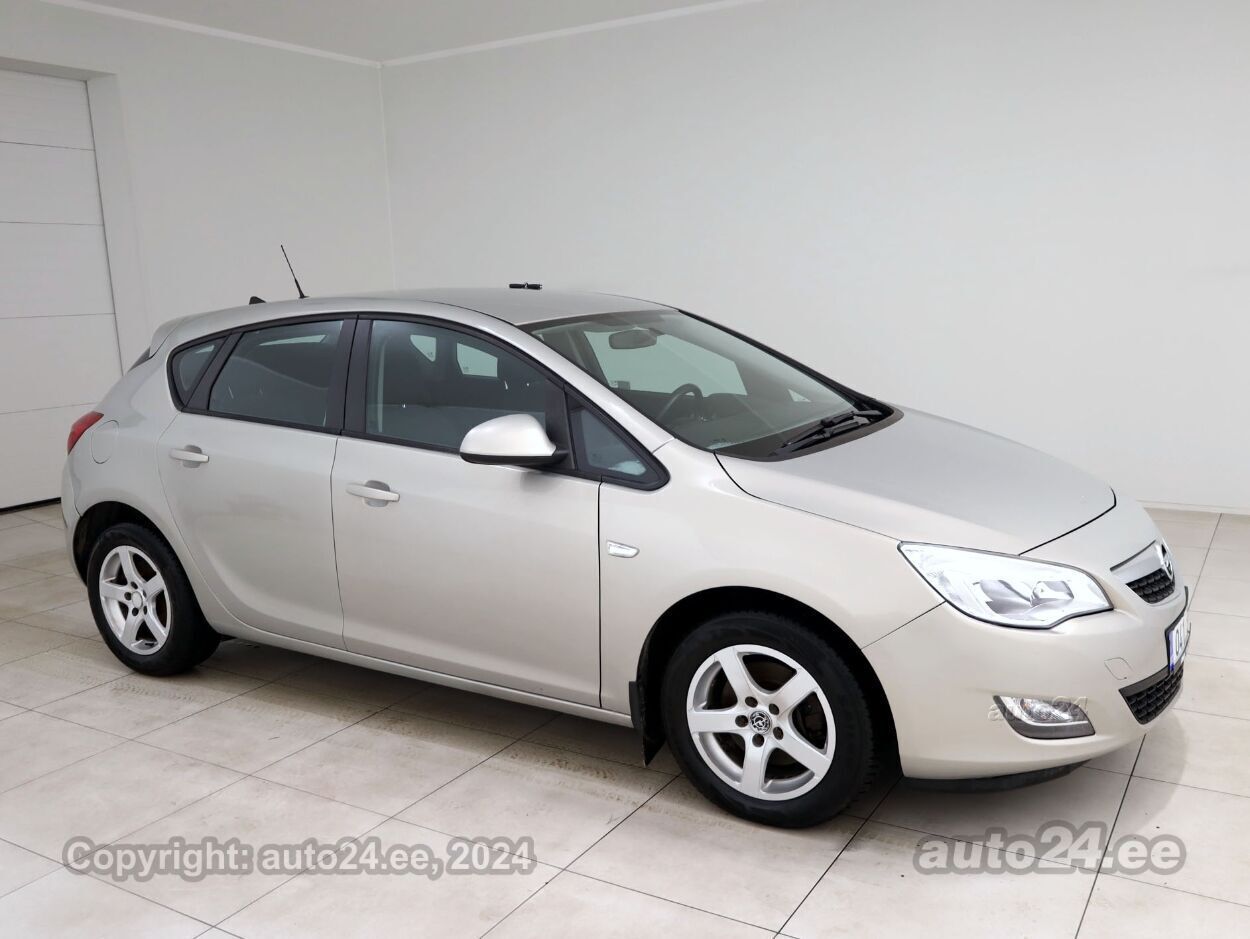 Opel Astra Elegance 1.7 CDTi 92 kW - Photo 1