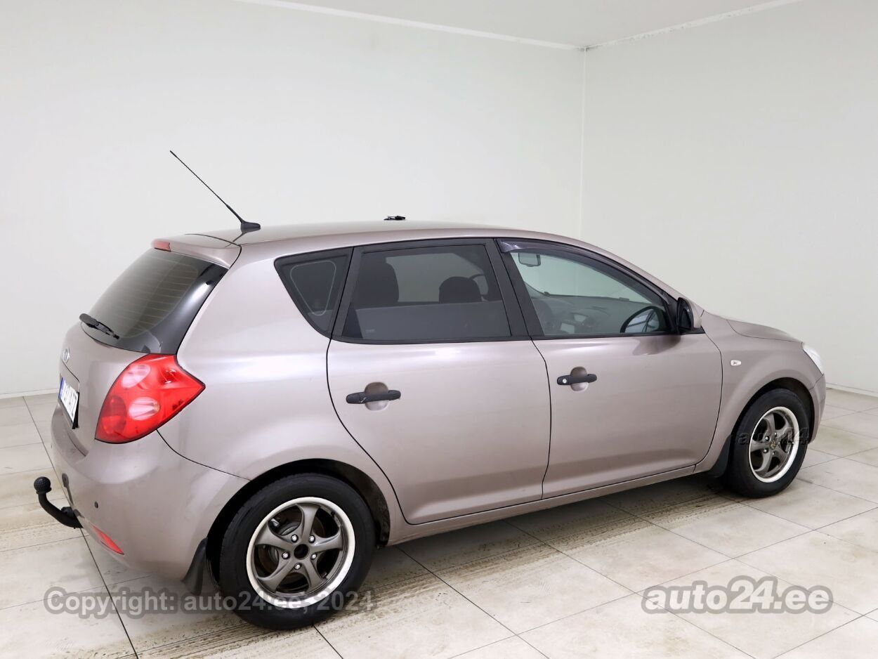 Kia Ceed Elegance 1.6 CRDi 66 kW - Photo 3