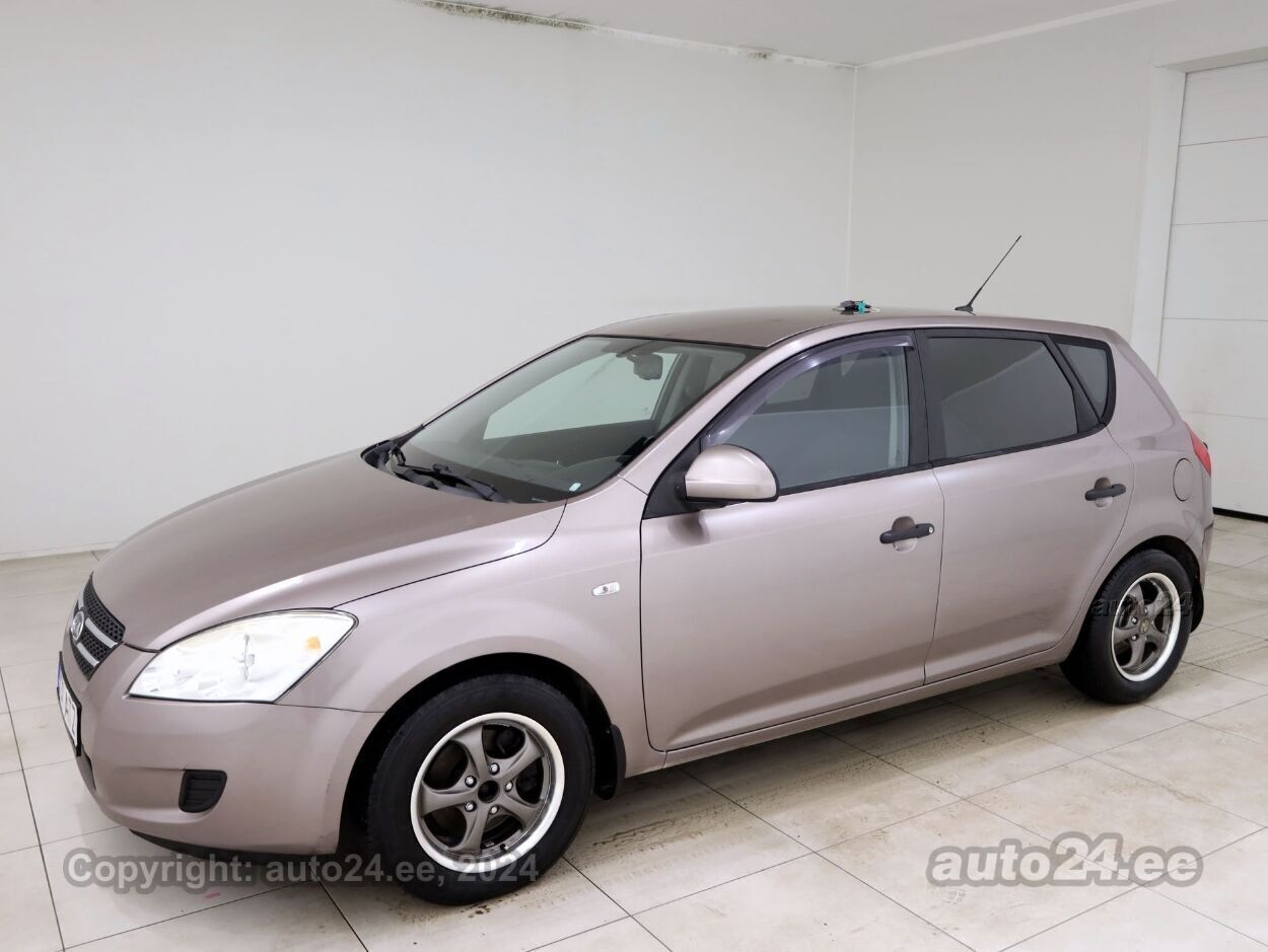 Kia Ceed Elegance 1.6 CRDi 66 kW - Photo 2