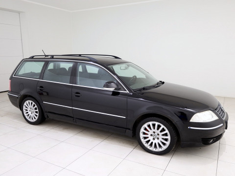 Volkswagen Passat - Photo