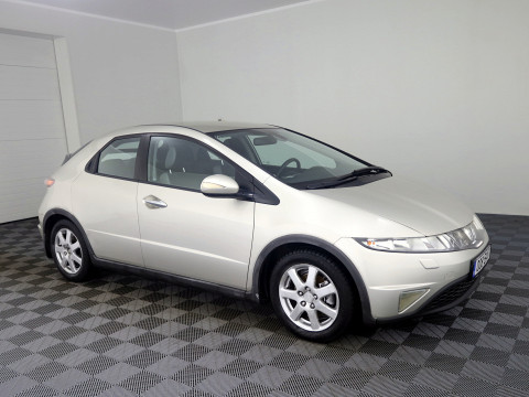 Honda Civic Elegance 1.8 103kW