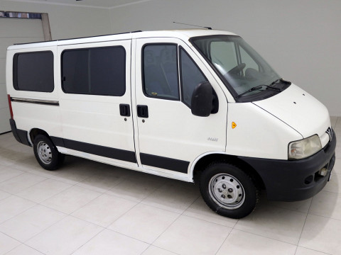 Peugeot Boxer Passenger Facelift - Photo