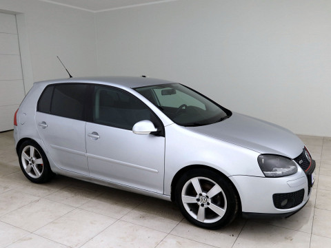 Volkswagen Golf GTI - Photo