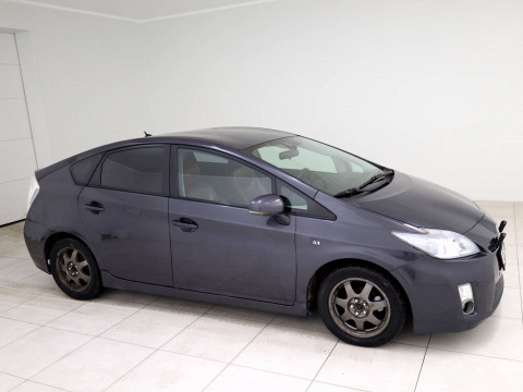 Toyota Prius Luxury Facelift - Photo