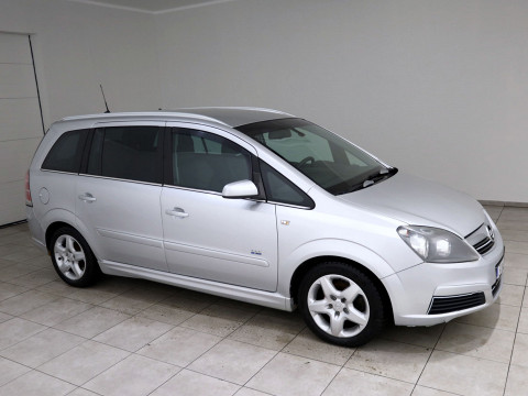 Opel Zafira OPC Line - Photo