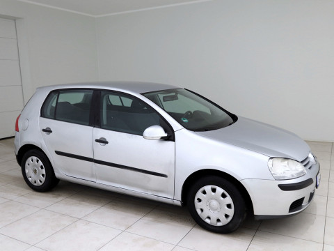 Volkswagen Golf - Photo