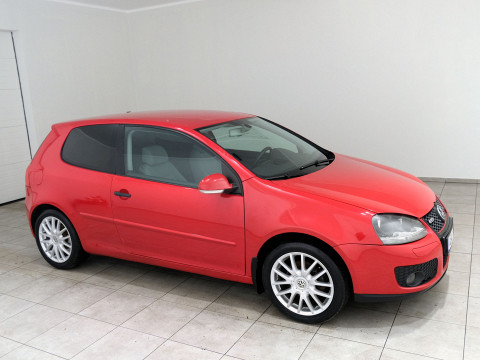 Volkswagen Golf GTI - Photo