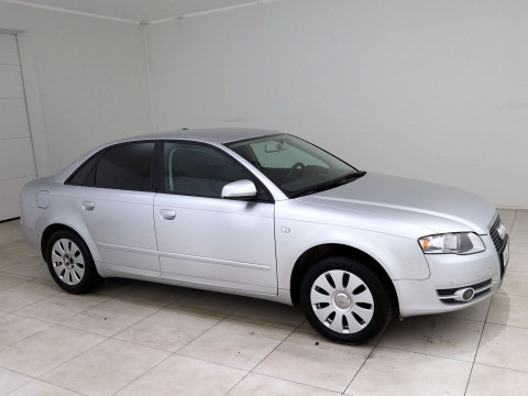 Audi A4 Comfortline Facelift - Photo