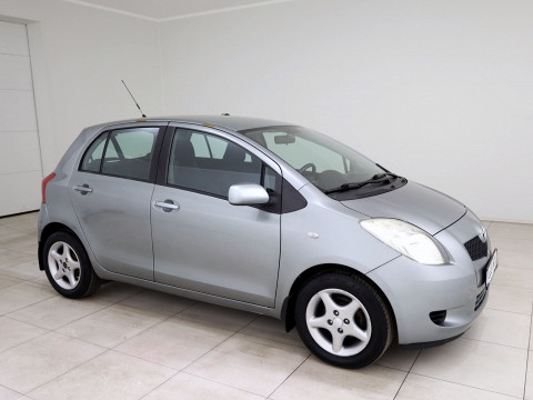 Toyota Yaris Linea Sol A-C - Photo