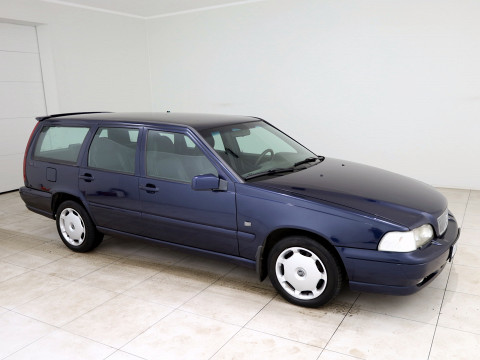 Volvo V70 Estate - Photo