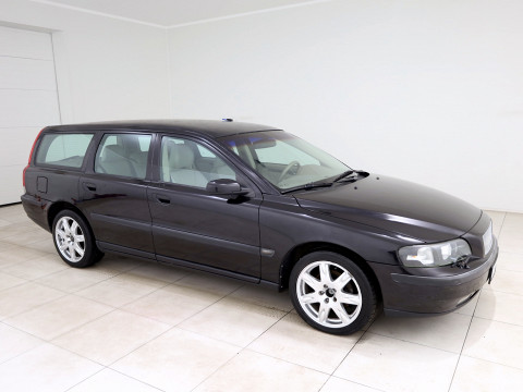 Volvo V70 Estate - Photo