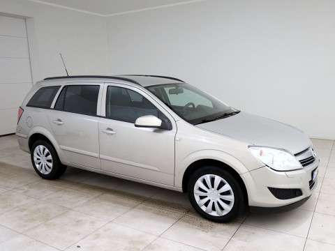 Opel Astra Elegance Facelift - Photo