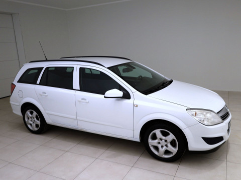 Opel Astra Facelift - Photo