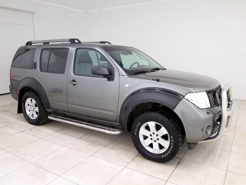 Nissan Pathfinder Comfort 4x4 ATM - Photo