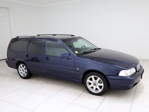 Volvo V70 Estate - Photo