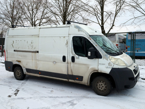 Peugeot Boxer Van - Photo