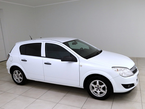 Opel Astra Facelift - Photo