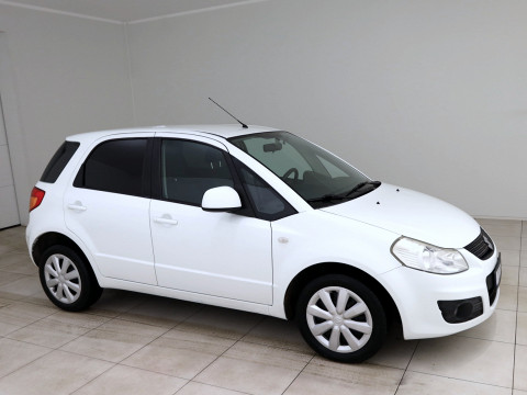 Suzuki SX4 Comfort - Photo